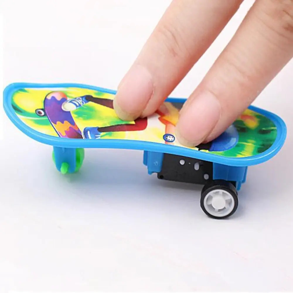 Mini skateboard doigt